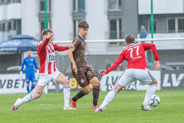 队协作和低 队协作和低